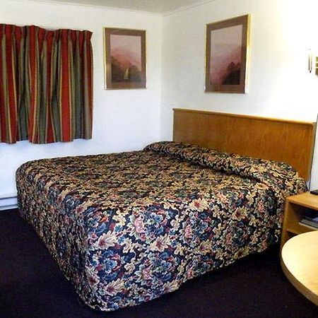 Economy Inn Кадиллак Номер фото