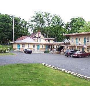 Economy Inn Кадиллак Экстерьер фото