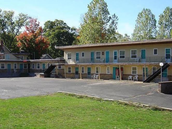 Economy Inn Кадиллак Экстерьер фото