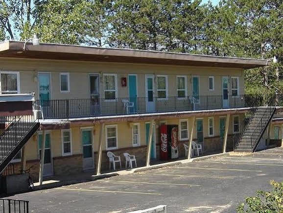 Economy Inn Кадиллак Экстерьер фото